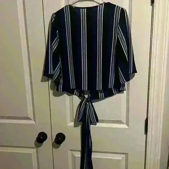 Charlotte Russe Y2K size Medium Tie front top coverlet NWT! - Picture 3 of 8